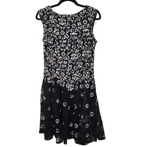 Danny and Nicole Black White Floral‎ Lace Fit Flare Dress Size 10 Knee Length